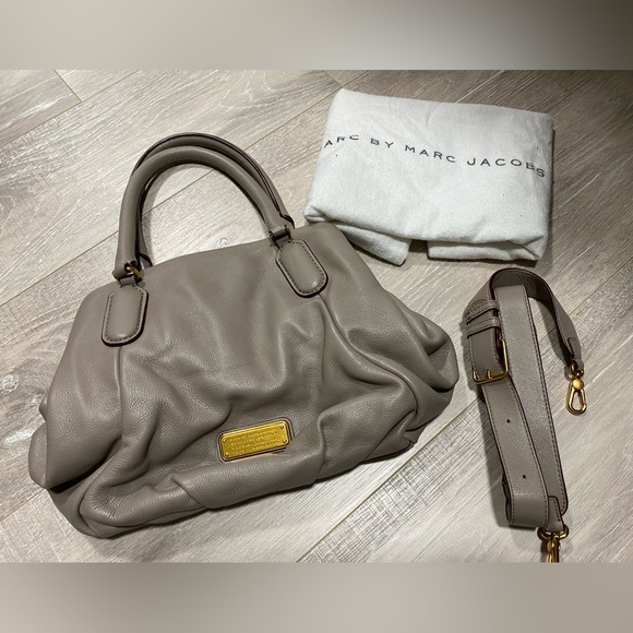 Marc by Marc Jacobs Solid Leather Shoulder Bag in Cement color, Very Good - Picture 4 of 12